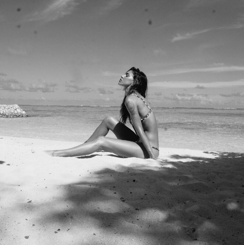 Belen Rodriguez sexy in spiaggia 51