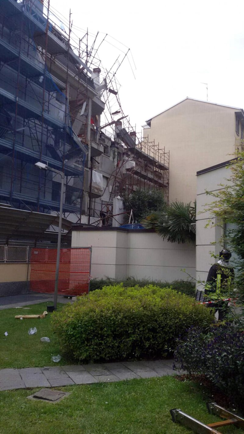 Milano, la palazzina dopo l'esplosione 7