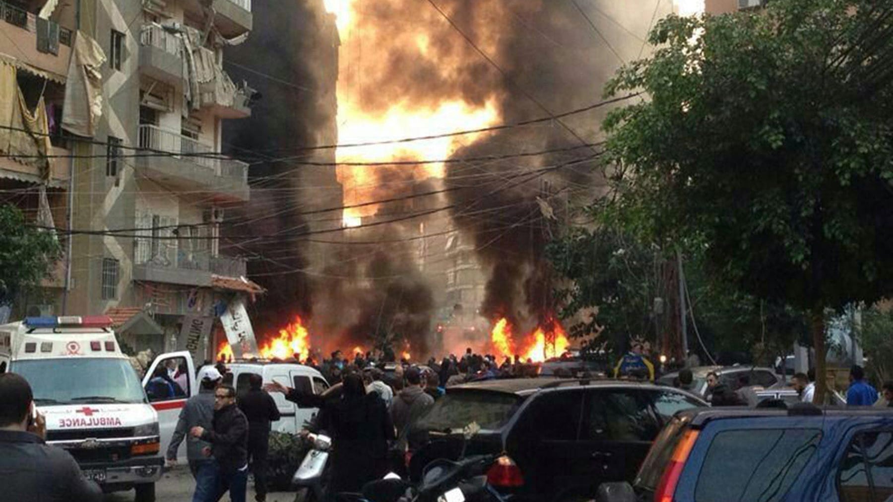 Beirut, autobomba uccide cinque persone davanti alla sede di Hezbollah
