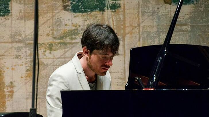 Piano City, a Linate omaggio ai Coldplay con Luis Di Gennaro in concerto