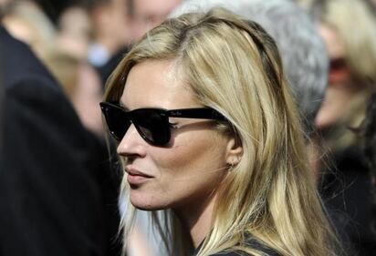 Kate Moss, reggiseno trasparente a Venezia 18