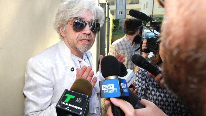Morgan sfrattato: "Colleghi codardi"