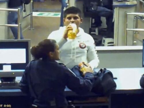Beve metanfetamina e muore davanti alla polizia di frontiera