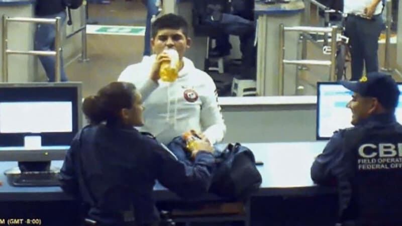 Beve metanfetamina e muore davanti alla polizia di frontiera