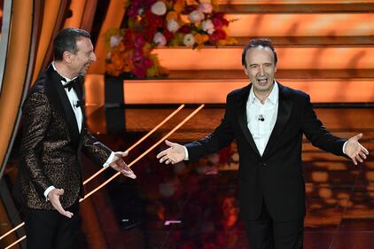 Roberto Benigni si ​prende la scena a Sanremo 4