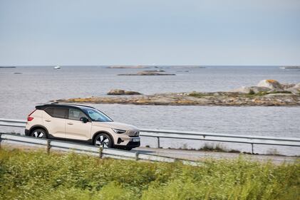 Volvo EX40, primo contatto: guarda la gallery 8