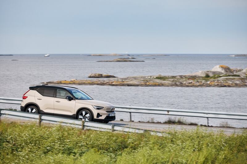 Volvo EX40, primo contatto: guarda la gallery 8