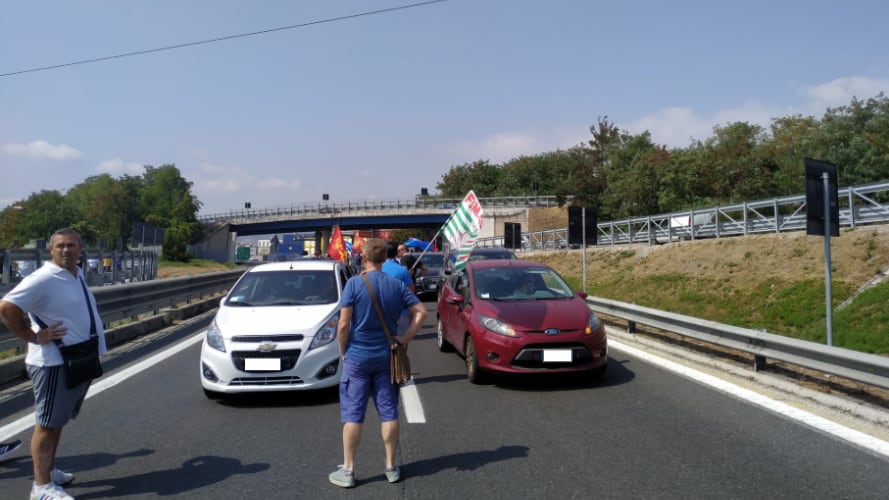 Whirlpool, protestano gli operai di Napoli