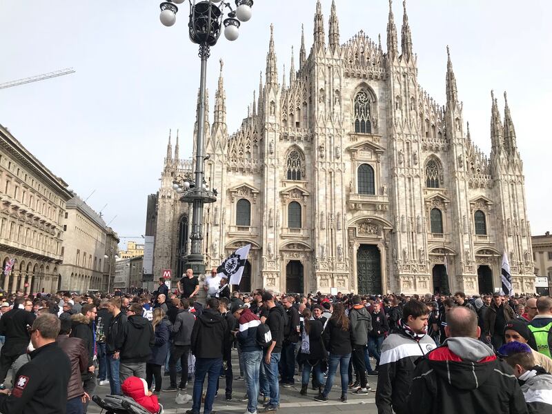 Milano, birra a fiumi per i tifosi tedeschi dell'Eintracht 4