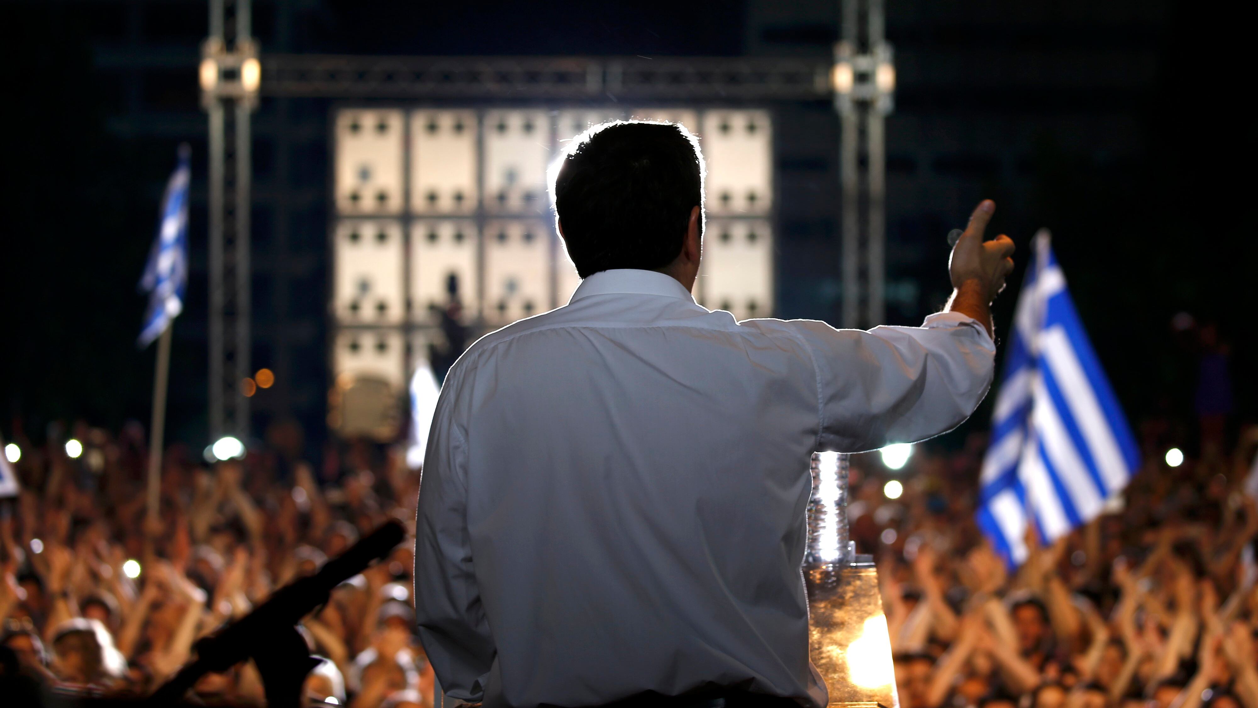 Referendum, è testa a testa. Tsipras prova l'ultimo bluff