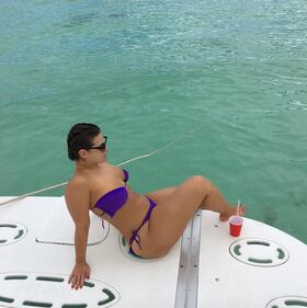Ashley Graham topless in Messico 9