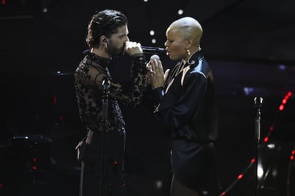 Sanremo 2024: ecco il look della quarta serata del Festival dei Santi Francesi 6