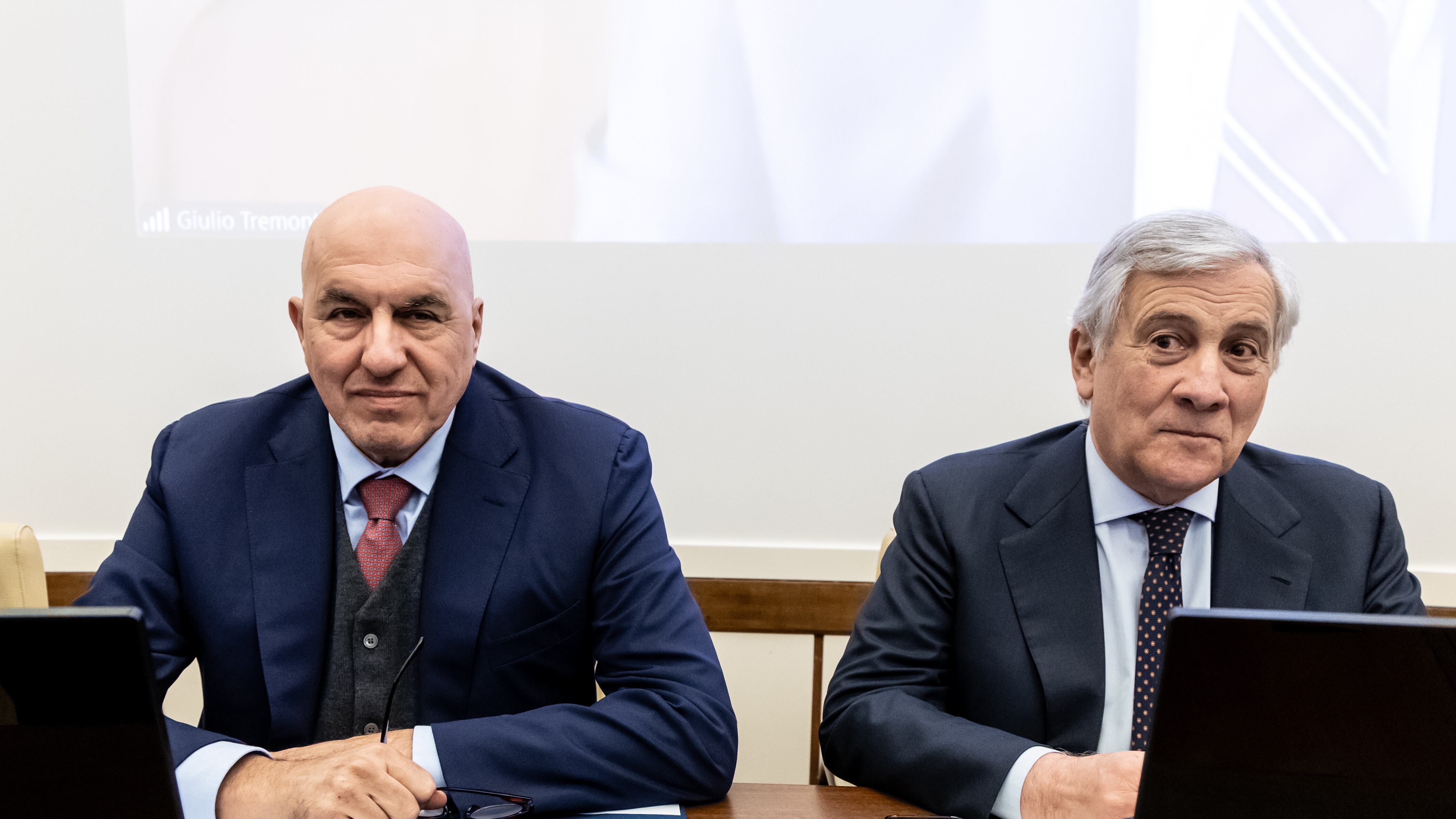 Italia divisa pure in guerra: attacchi a Tajani e Crosetto. Il ministro: "Ho sbagliato"