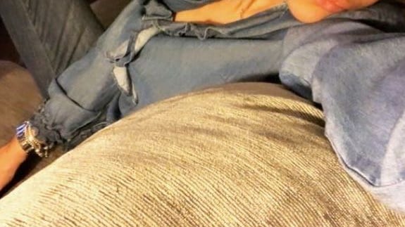 Zaniolo in ritardo, un tifoso lo prende di mira sui social. La sexy mamma lo difende