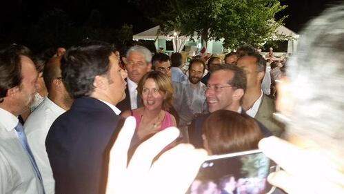 Renzi a sorpresa alla Festa dell'Unità tra selfie e biliardino 10