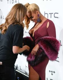 Beyoncé Knowles, seno in vista e scollo mozzafiato a New York 29
