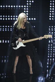 Michelle Hunziker, la sexy conduttrice a Sanremo 2018 3