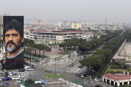 Napoli, maxi murales di Maradona 2