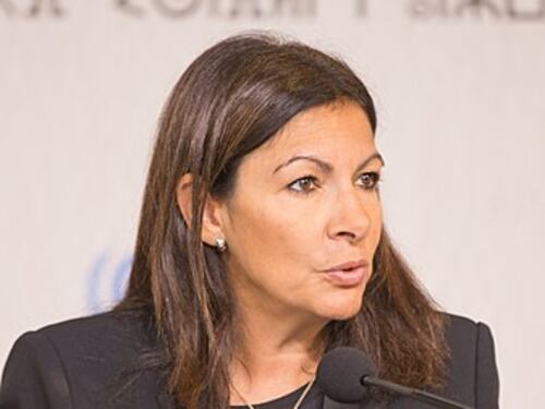 Parigi, troppe donne tra gli alti dirigenti. Scatta la multa da 90mila euro per la sindaca