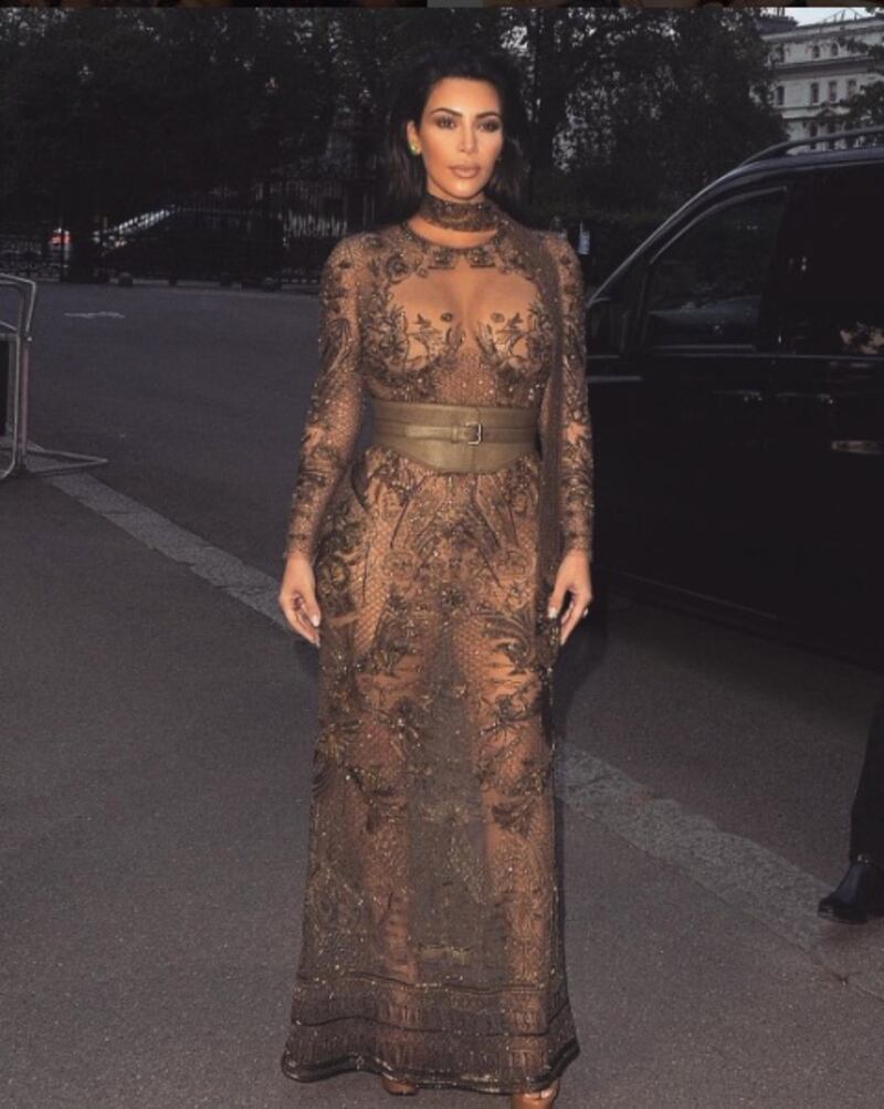 Kim Kardashian, vitino di vespa su Instagram 11