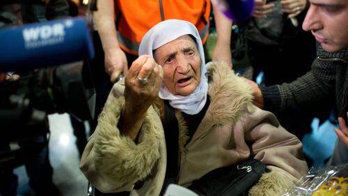 Rifugiata siriana di 107 anni riunita ai familiari in Germania 4