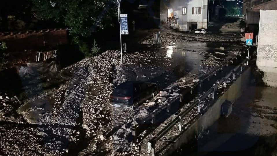 Maltempo, frana investe il Cadore: persone intrappolate nelle case