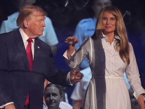 Donald celebra i successi: "Più ricchi e liberi che mai"