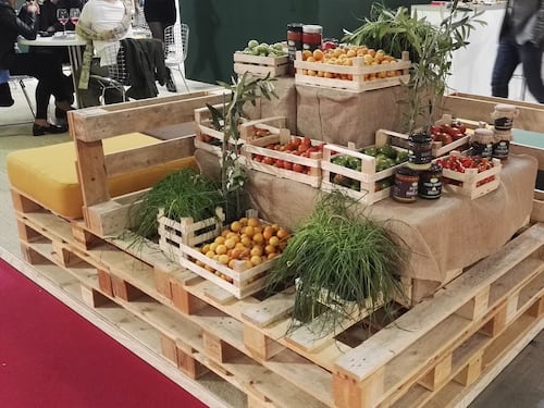La buona tavola? Cibo fresco verdura e frutta. E cresce anche il business del vino
