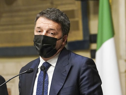 Renzi ora fa il "costruttore". "Zero polemiche, viva l'Italia"