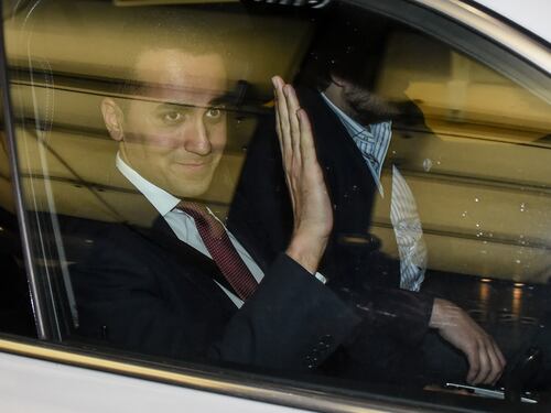 Di Maio-Salvini, volti tesi al vertice nella notte a Milano