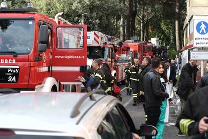 Roma, evacuati i pazienti dell'ospedale Villa San Pietro per un incendio 5