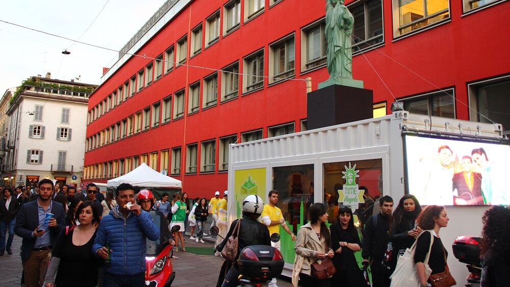 Fuorisalone, i residenti: "La notte come in discoteca, ma tanti affari per i negozianti"