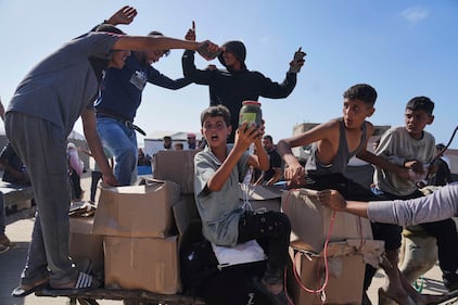 Caos aiuti a Gaza: le immagini della calca 12