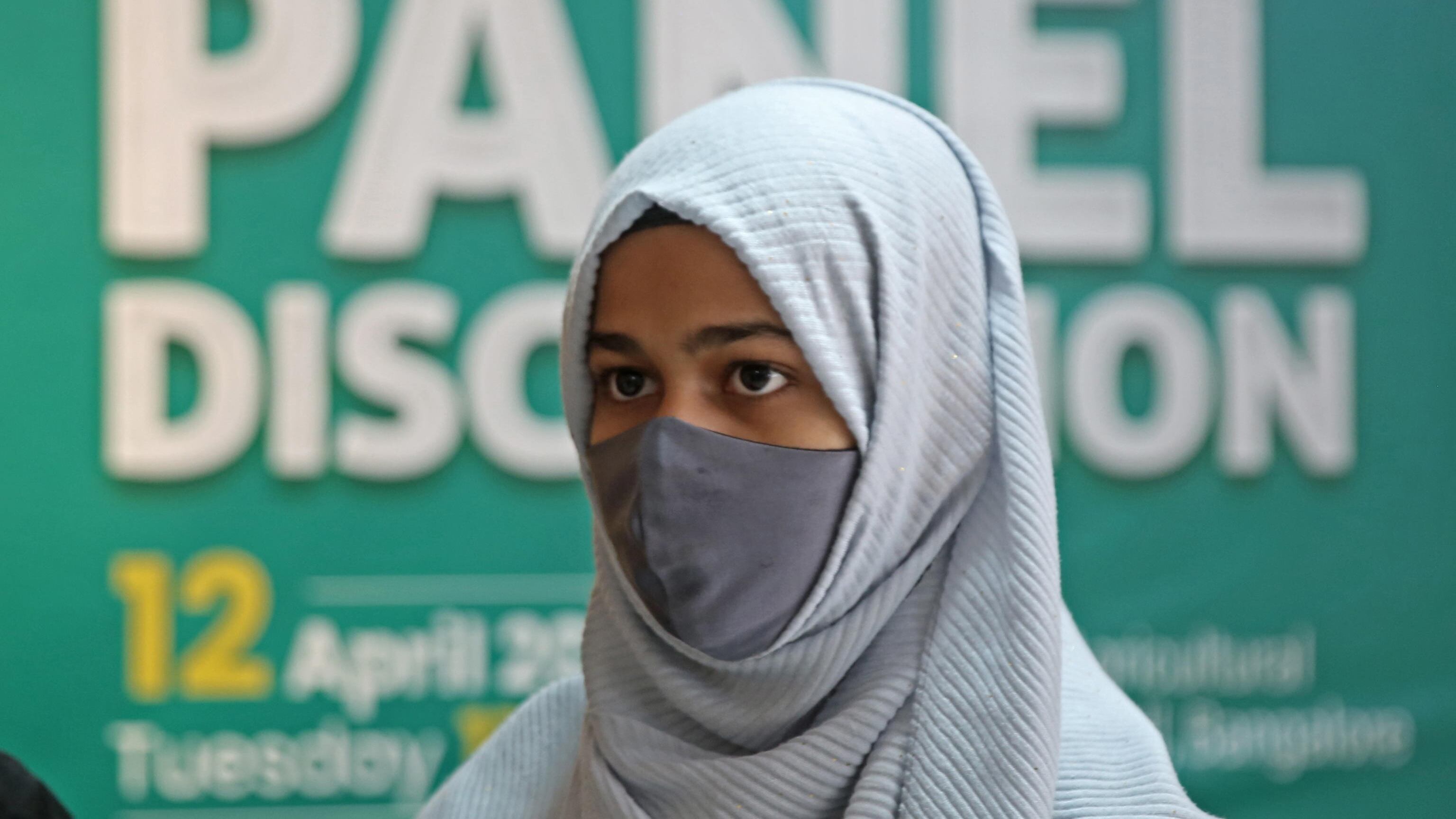 "Vietare il velo sul lavoro non è discriminazione". La sentenza dei giudici Ue fa arrabbiare l'islam