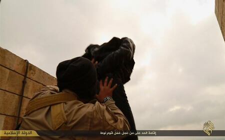 Così l'Isis giustizia i gay 3