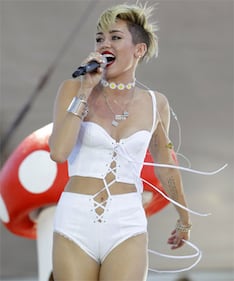 Miley Cyrus in mini-bikini su Instagram 11