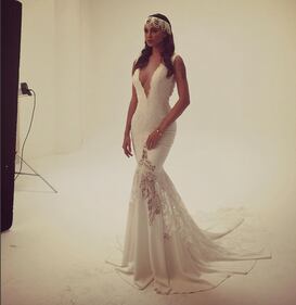 Belen Rodriguez sexy in abito da sposa 6