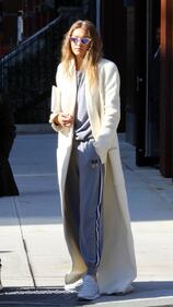 Gigi Hadid nuda sul cavallo 34