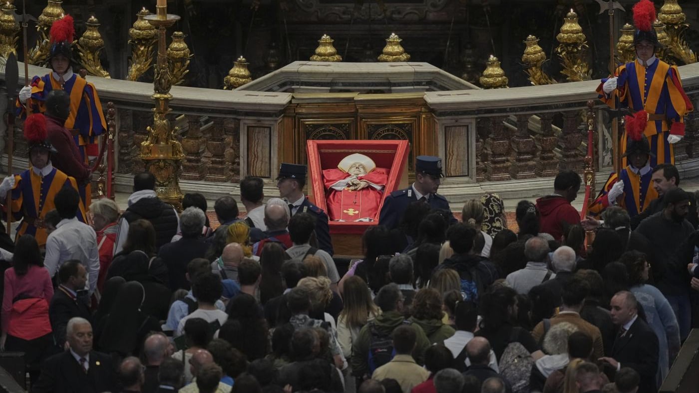 "Nessun santo subito? I papi non sono bandiere