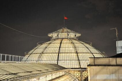 La bandiera dell'Urss su galleria Vittorio Emanuele 4