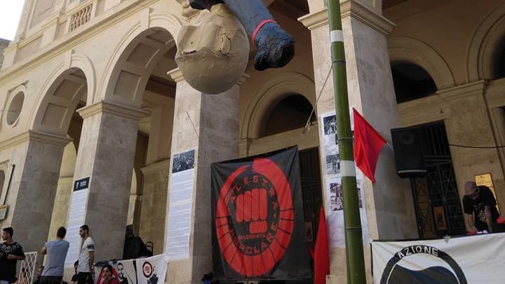 "Spacca la testa al Duce" a Macerata, ora si muove anche la Digos