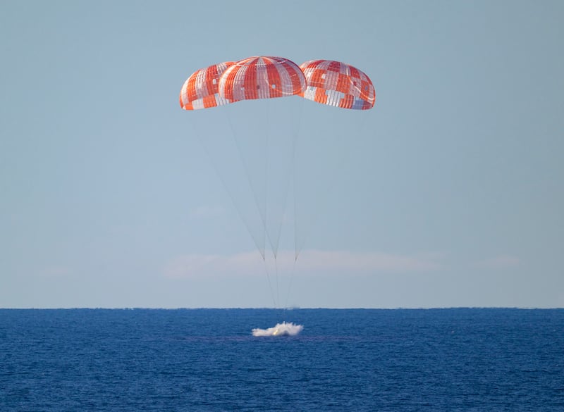 Artemis II, le foto dello splashdown e del rientro sulla Terra 11