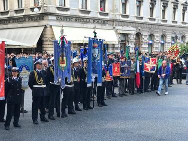 Sparatoria Trieste, il cordoglio ai funerali dei due agenti uccisi 1