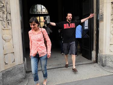 Milano, Salvini va a votare in bermuda  6