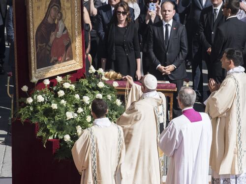 Madre Teresa di Calcutta è santa