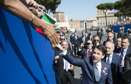 2 Giugno, bagno di folla per il premier Conte 13
