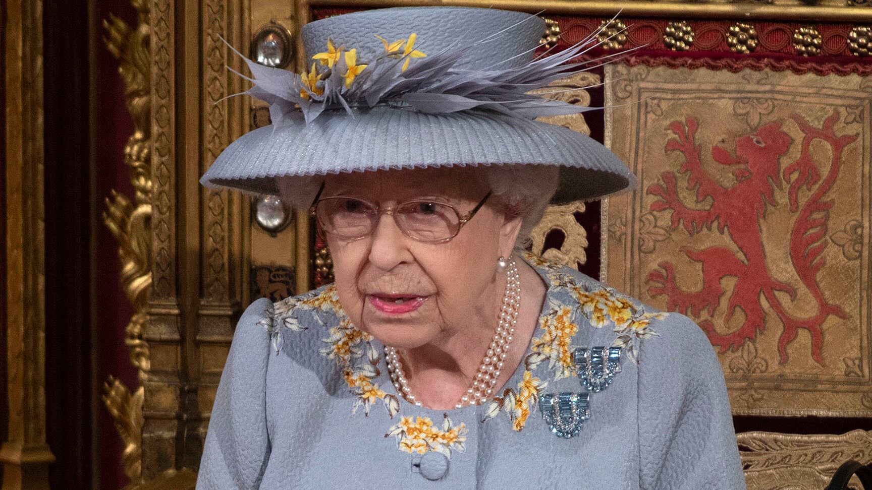 Così la regina Elisabetta ha violato le regole