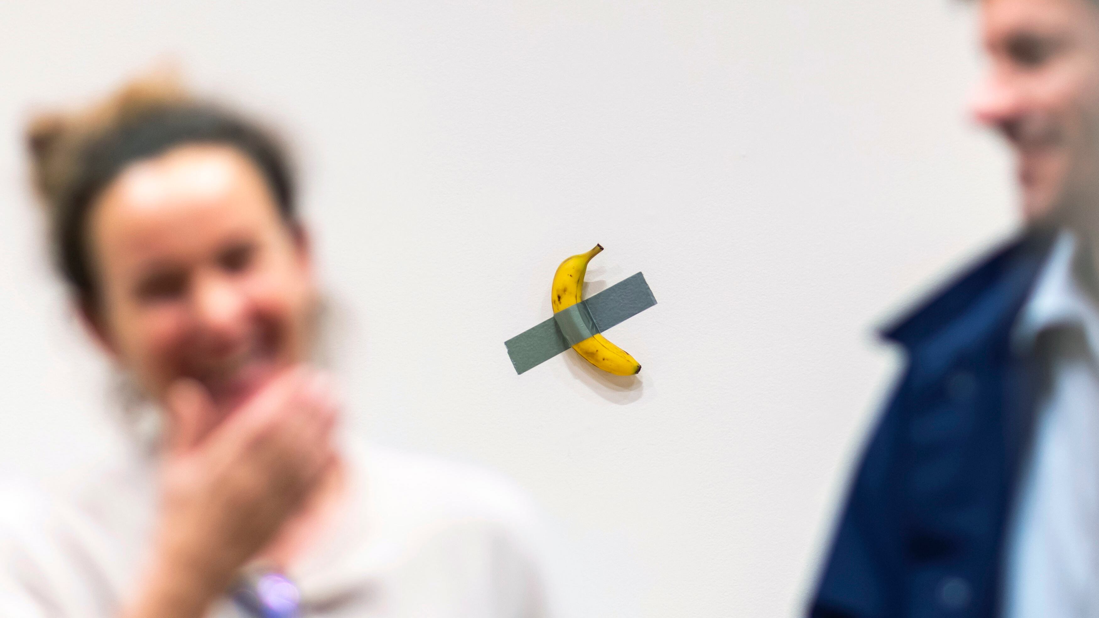 Diventare arte mangiando l'arte. Il "caso" della banana di Cattelan