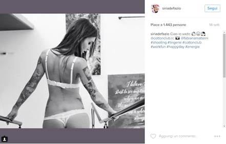 Siria De Fazio si mostra in topless 32