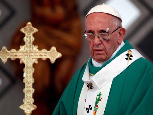 Immigrati, il Papa benedice l'Italia: "Accogliere finché è sostenibile"